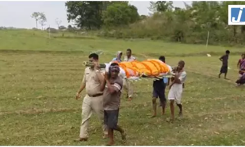 थाना प्रभारी ने खुद उठाया शव, पहुंचाया श्मशान, जानें पूरा मामला थाना प्रभारी ने खुद उठाया शव, पहुंचाया श्मशान, जानें पूरा मामला