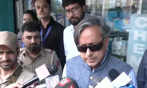 J-K में पासपोर्ट जारी करने में हो रही देरी को लेकर चिंतित: शशि थरूर