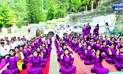 एलआर बीएड कालेज में योग दिवस पर स्वास्थ्य-सकारात्मकता का संदेश