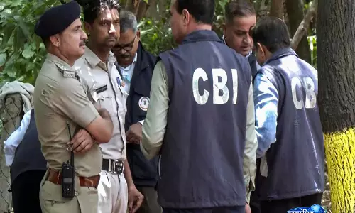 CBI ने धनबाद बैंक धोखाधड़ी मामले में दो घोषित अपराधियों को पकड़ा CBI ने धनबाद बैंक धोखाधड़ी मामले में दो घोषित अपराधियों को पकड़ा