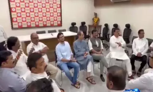 शिवसेना UBT में दरार: संभावित सांसदों के पलायन के बीच उद्धव ठाकरे ने बुलाई आपात बैठक