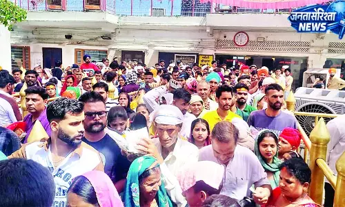मां नयना के दर तीस हजार श्रद्धालुओं ने नवाया शीश, जयकारे गूंजे मां नयना के दर तीस हजार श्रद्धालुओं ने नवाया शीश, जयकारे गूंजे