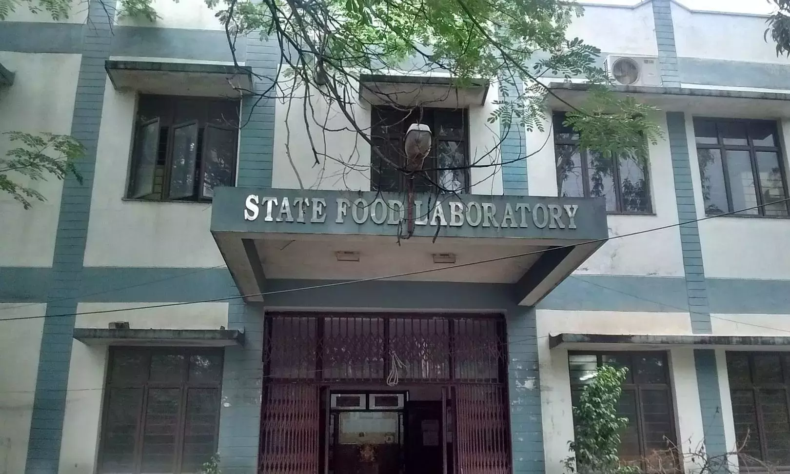 Telangana: स्टेट फ़ूड लेबोरेटरी में सिर्फ़ एक फ़ूड एनालिस्ट, सैंपल लोड बढ़ने से टेस्टिंग में देरी Telangana: स्टेट फ़ूड लेबोरेटरी में सिर्फ़ एक फ़ूड एनालिस्ट, सैंपल लोड बढ़ने से टेस्टिंग में देरी