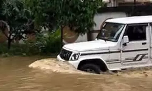 Itanagar में भारी बारिश से अफसरों की कॉलोनी जलमग्न Itanagar में भारी बारिश से अफसरों की कॉलोनी जलमग्न