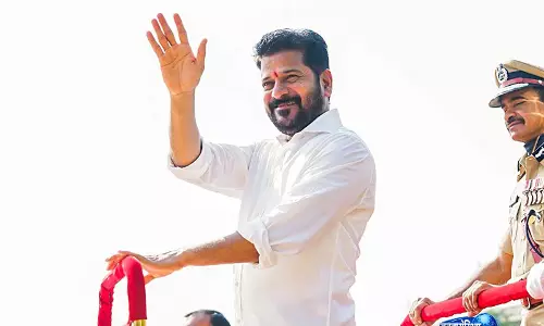 CM रेवंत रेड्डी ने राजनाथ सिंह से आदिलाबाद एयरपोर्ट को पूर्ण सुविधाओं के साथ विकसित करने की मांग की CM रेवंत रेड्डी ने राजनाथ सिंह से आदिलाबाद एयरपोर्ट को पूर्ण सुविधाओं के साथ विकसित करने की मांग की