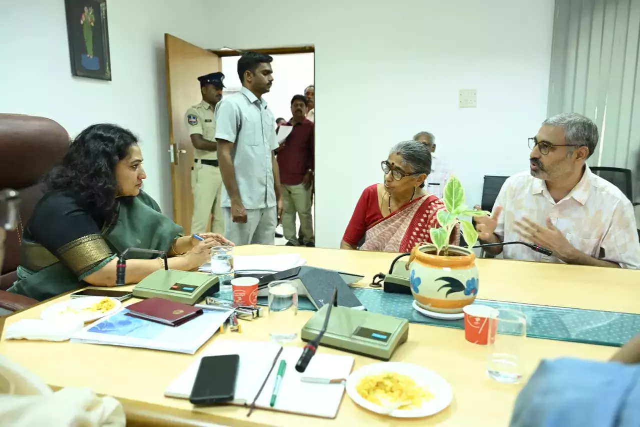 Telangana: साइबराबाद प्रजावाणी में नागरिकों ने नागरिक मुद्दे उठाए Telangana: साइबराबाद प्रजावाणी में नागरिकों ने नागरिक मुद्दे उठाए