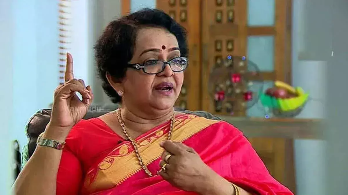 kerala: फिल्म संगठन AMMA में विवाद बढ़ा, मल्लिका सुकुमारन ने छोड़ा पद