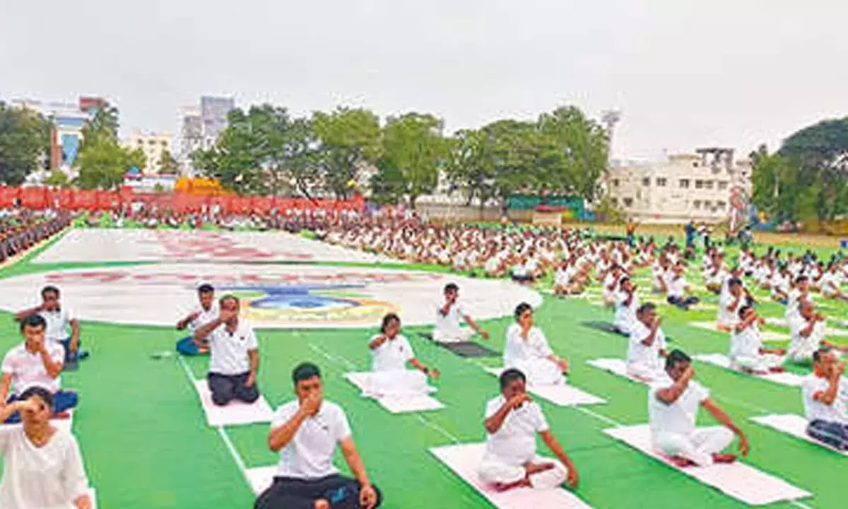 फिट रहने के लिए योग सबसे अच्छा तरीका है: वीरंजनेया फिट रहने के लिए योग सबसे अच्छा तरीका है: वीरंजनेया