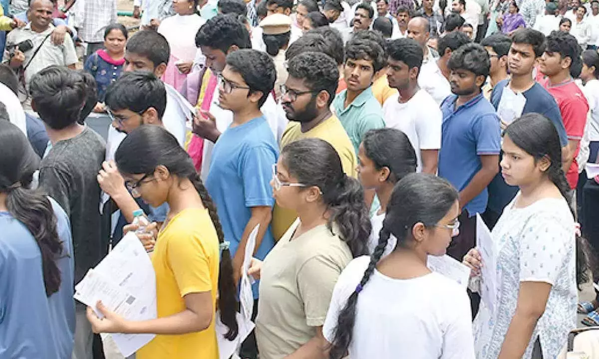 पूरे आंध्र प्रदेश में नीट-यूजी की दोबारा परीक्षा शांतिपूर्ण तरीके से हुई पूरे आंध्र प्रदेश में नीट-यूजी की दोबारा परीक्षा शांतिपूर्ण तरीके से हुई