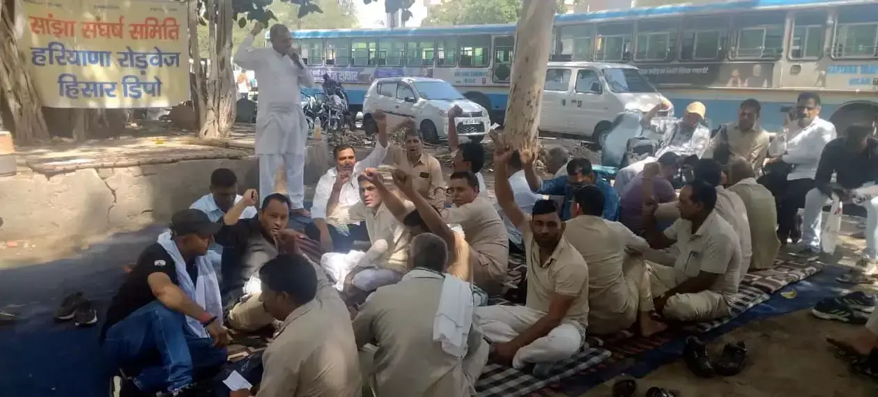 Hisar: रात्रि ठहराव का बहिष्कार करेंगी हिसार डिपो की बसें Hisar: रात्रि ठहराव का बहिष्कार करेंगी हिसार डिपो की बसें