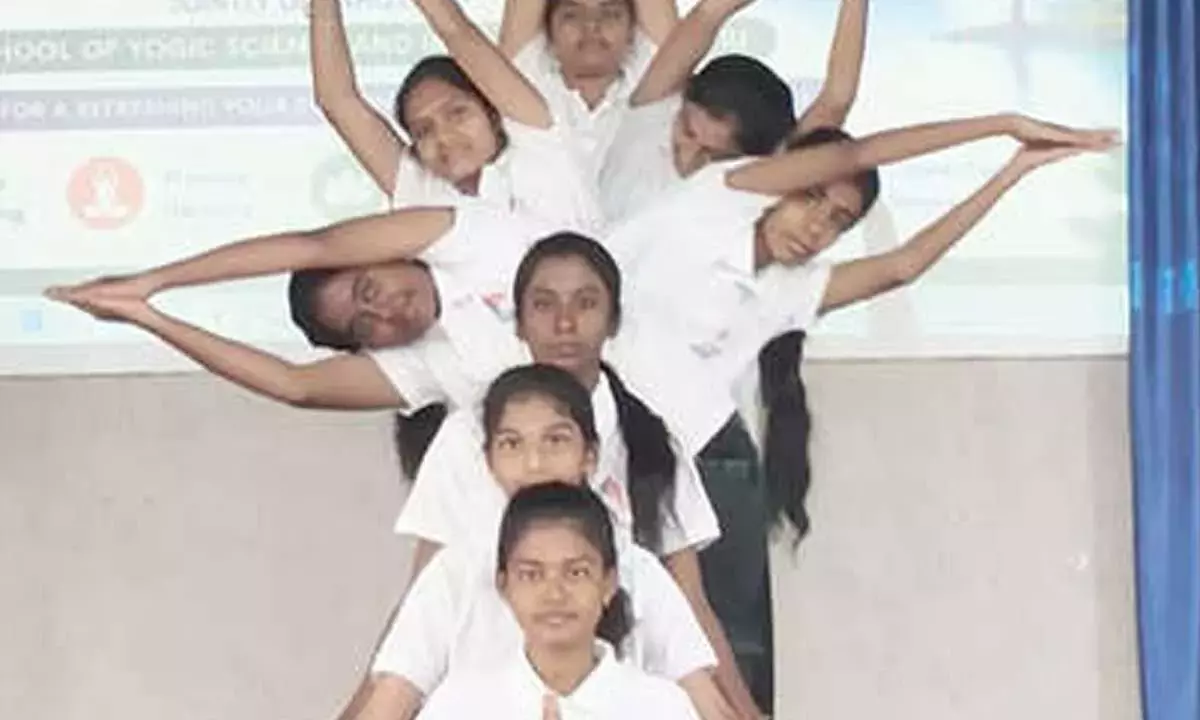 Andhra: बेस्ट इनोवेशन यूनिवर्सिटी ने IYD को सांस्कृतिक भव्यता के साथ मनाया Andhra: बेस्ट इनोवेशन यूनिवर्सिटी ने IYD को सांस्कृतिक भव्यता के साथ मनाया