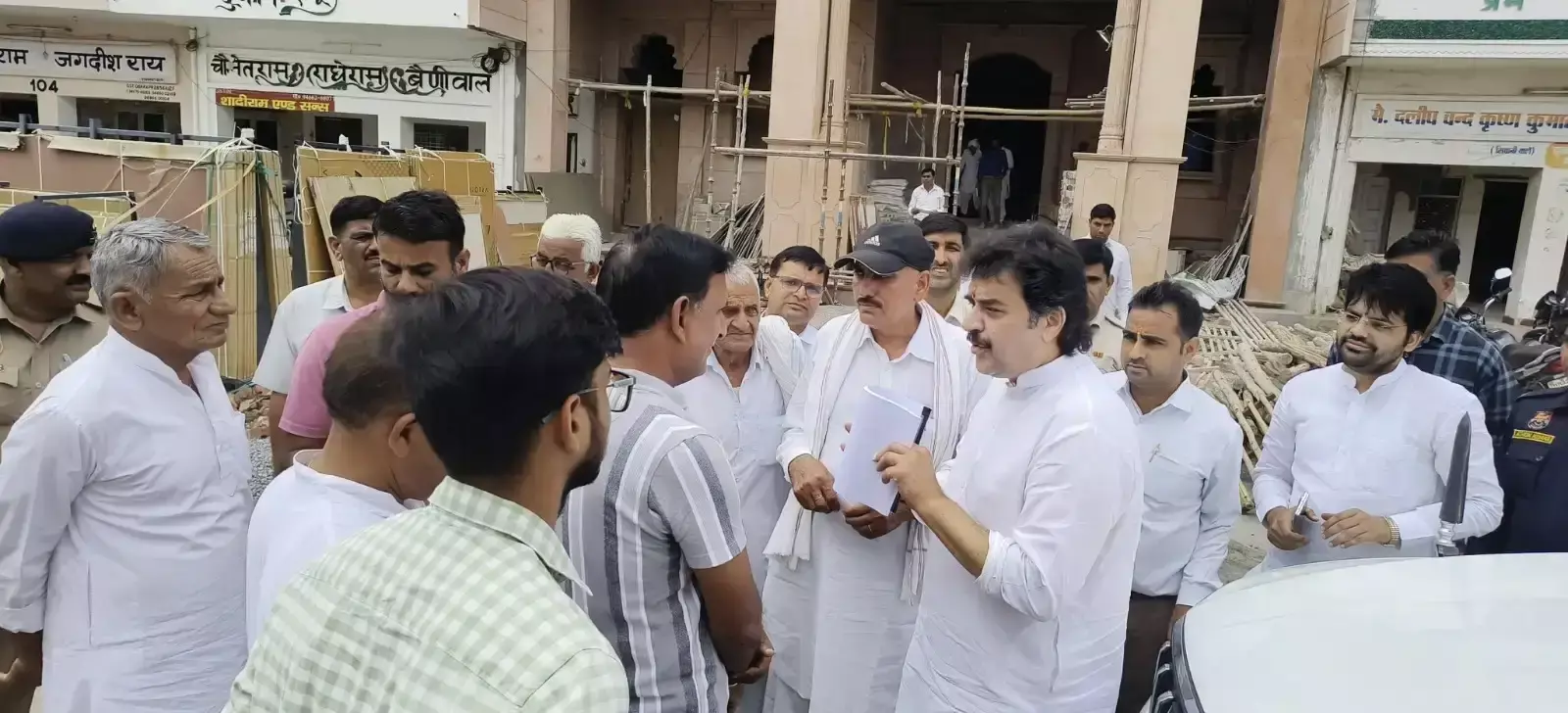 Hisar: आदमपुर के गांवों में जनसंपर्क के दौरान मिला भरपूर समर्थन Hisar: आदमपुर के गांवों में जनसंपर्क के दौरान मिला भरपूर समर्थन