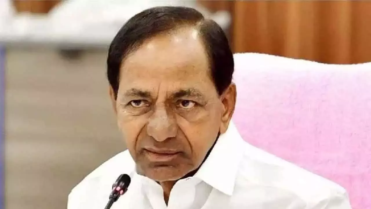 केसीआर की स्ट्रेटेजिक चुप्पी: क्या बीआरएस चीफ ने रेवंत की गलतियों पर दांव लगाया? केसीआर की स्ट्रेटेजिक चुप्पी: क्या बीआरएस चीफ ने रेवंत की गलतियों पर दांव लगाया?