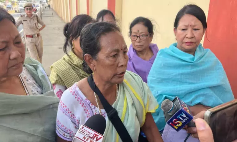 Manipur: मीरा पैबी समूह ने पूर्व अरामबाई तेंगगोल सदस्यों की रिहाई की मांग की Manipur: मीरा पैबी समूह ने पूर्व अरामबाई तेंगगोल सदस्यों की रिहाई की मांग की