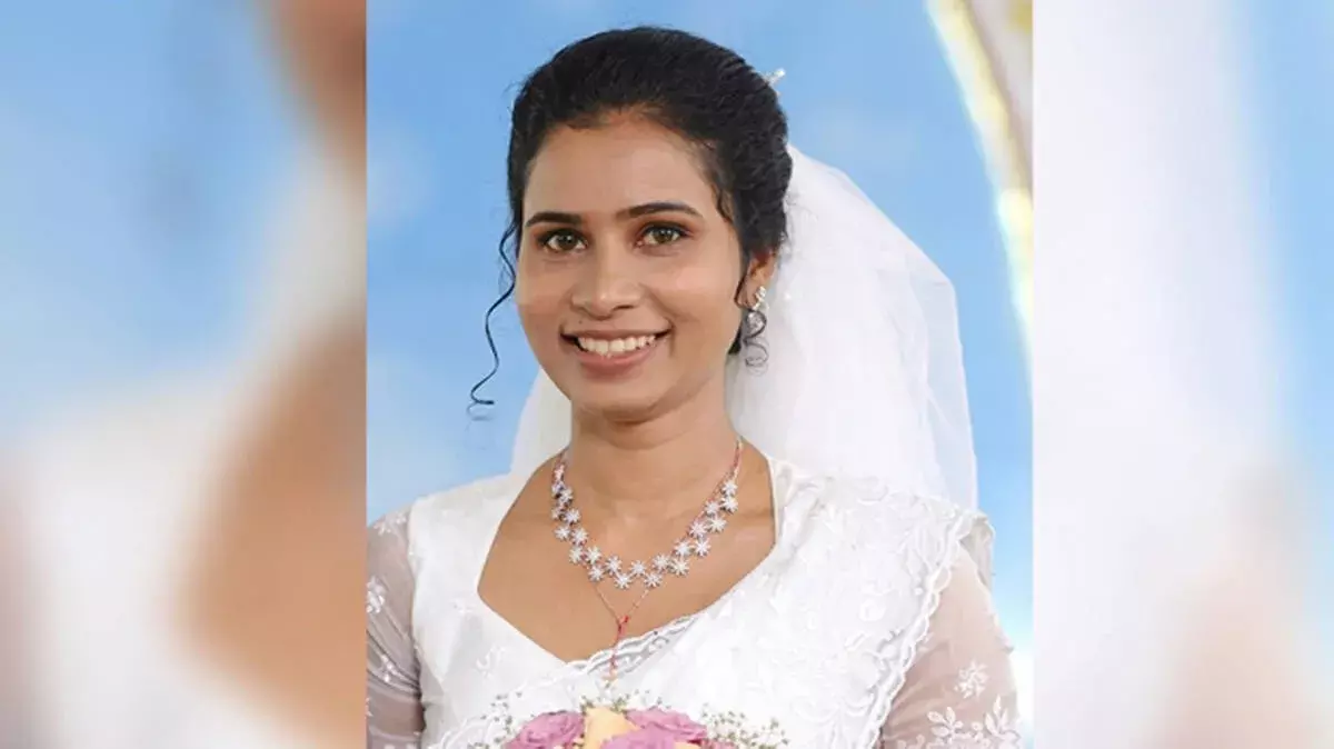 kerala: पायथलमाला में बिजली गिरने से कर्मचारी की मौत, दो लोग घायल kerala: पायथलमाला में बिजली गिरने से कर्मचारी की मौत, दो लोग घायल