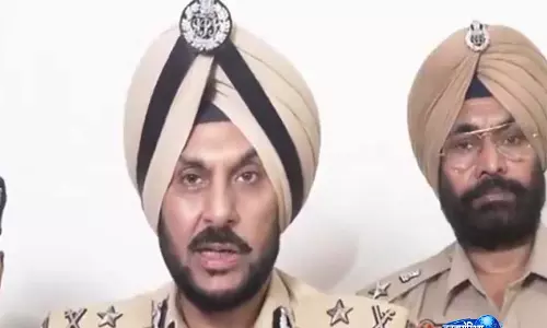 Amritsar: विदेशी हैंडलरों से जुड़े वसूली-फायरिंग मामले में 3 शूटर गिरफ्तार, जिगाना पिस्टल बरामद Amritsar: विदेशी हैंडलरों से जुड़े वसूली-फायरिंग मामले में 3 शूटर गिरफ्तार, जिगाना पिस्टल बरामद