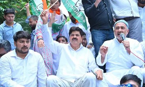 जमीन घोटाले के आरोपों पर Congress का प्रदर्शन, गोदियाल ने जॉर्ज एवरेस्ट और ‘लैंड बैंक’ पर उठाए सवाल जमीन घोटाले के आरोपों पर Congress का प्रदर्शन, गोदियाल ने जॉर्ज एवरेस्ट और ‘लैंड बैंक’ पर उठाए सवाल