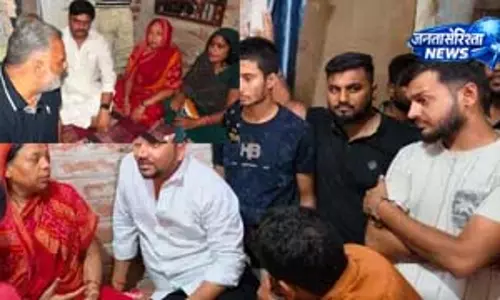 भरत तिवारी के परिजनों से मिले गायक गुंजन सिंह और राकेश मिश्रा