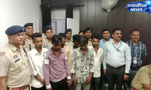 चेन स्नेचिंग गिरोह का पर्दाफाश, उड़ीसा के अंतर्राज्यीय गिरोह के 6 आरोपी गिरफ्तार चेन स्नेचिंग गिरोह का पर्दाफाश, उड़ीसा के अंतर्राज्यीय गिरोह के 6 आरोपी गिरफ्तार