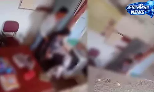 शिक्षक पर महिला टीचर के साथ आपत्तिजनक स्थिति के आरोप शिक्षक पर महिला टीचर के साथ आपत्तिजनक स्थिति के आरोप