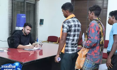प्रत्येक आवेदन पर संवेदनशीलता और गंभीरता से करें कार्रवाई: कलेक्टर प्रत्येक आवेदन पर संवेदनशीलता और गंभीरता से करें कार्रवाई: कलेक्टर