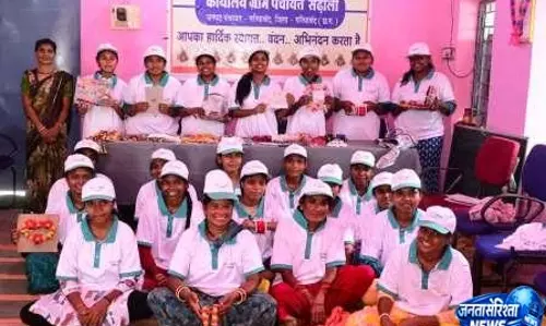 आर्टिफिशियल ज्वैलरी निर्माण का प्रशिक्षण, स्वरोजगार के गुर सीख रहीं 35 से अधिक महिलाएं व बालिकाएं आर्टिफिशियल ज्वैलरी निर्माण का प्रशिक्षण, स्वरोजगार के गुर सीख रहीं 35 से अधिक महिलाएं व बालिकाएं