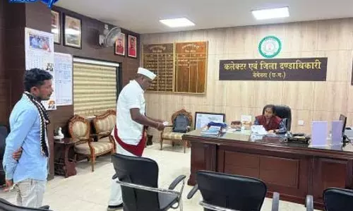 कलेक्टर ममगाईं ने जनदर्शन में सुनी आमजन की समस्याएं कलेक्टर ममगाईं ने जनदर्शन में सुनी आमजन की समस्याएं