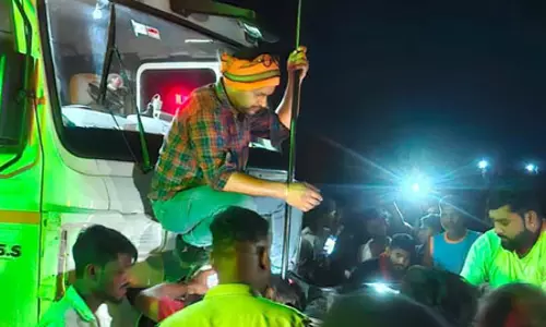 BREAKING: ट्राला और कार की भीषण टक्कर, एक की मौत, पांच घायल BREAKING: ट्राला और कार की भीषण टक्कर, एक की मौत, पांच घायल