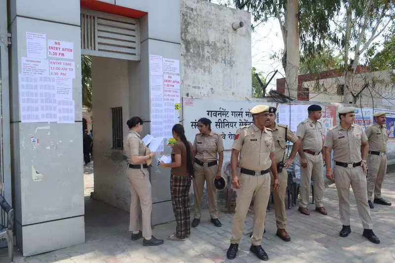 करनाल में NEET-UG की दोबारा परीक्षा शांतिपूर्ण ढंग से आयोजित हुई। करनाल में NEET-UG की दोबारा परीक्षा शांतिपूर्ण ढंग से आयोजित हुई।