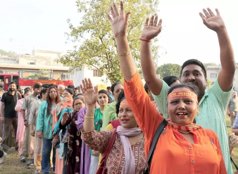 J&K: खीर भवानी मेले के लिए गांदरबल में सुरक्षा व्यवस्था कड़ी कर दी गई J&K: खीर भवानी मेले के लिए गांदरबल में सुरक्षा व्यवस्था कड़ी कर दी गई