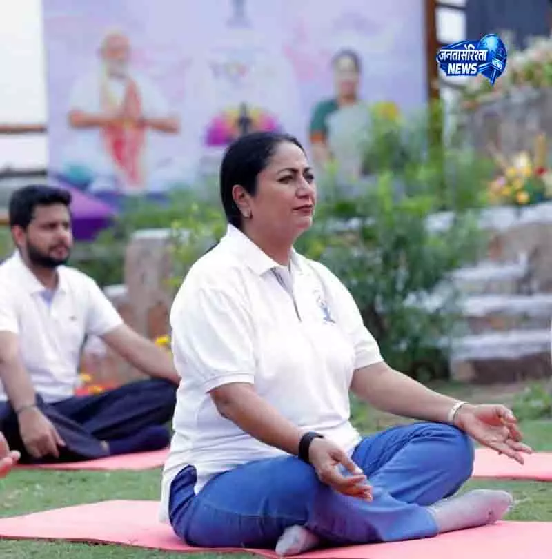 Delhi बीजेपी नेता शहर भर में योग कार्यक्रमों में शामिल हुए। Delhi बीजेपी नेता शहर भर में योग कार्यक्रमों में शामिल हुए।