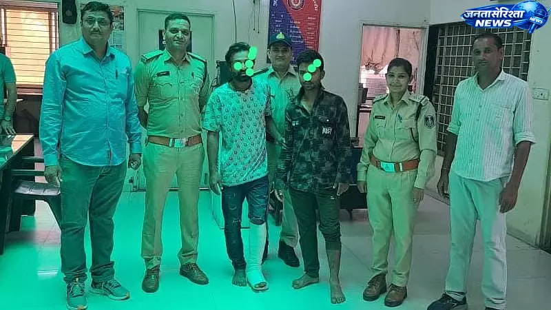 Indore : ब्रजेश्वरी एक्सटेंशन चोरी मामले का खुलासा, दो आरोपी गिरफ्तार Indore : ब्रजेश्वरी एक्सटेंशन चोरी मामले का खुलासा, दो आरोपी गिरफ्तार