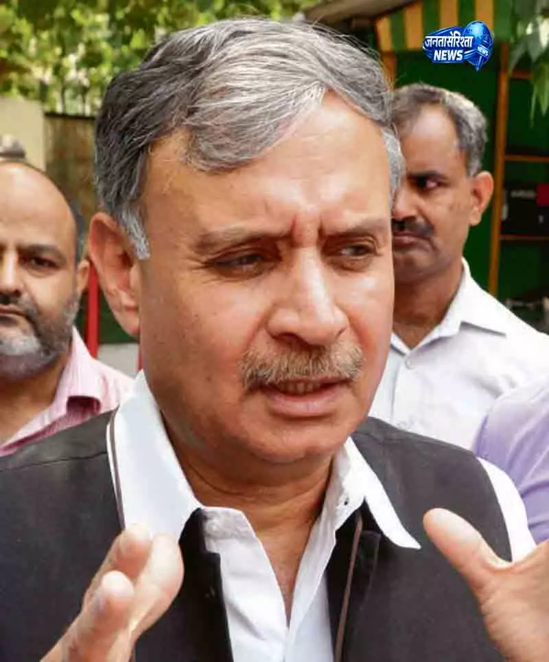 राव इंद्रजीत के Rewari कार्यक्रम में शामिल न होने पर भौंहें तन गईं राव इंद्रजीत के Rewari कार्यक्रम में शामिल न होने पर भौंहें तन गईं