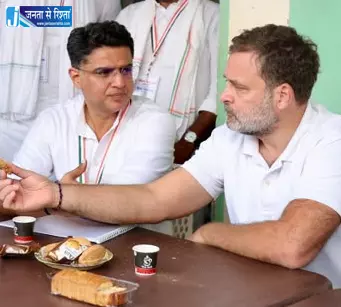 राहुल के लिए 100-100 रु. देकर जुटाई भीड़ राहुल के लिए 100-100 रु. देकर जुटाई भीड़