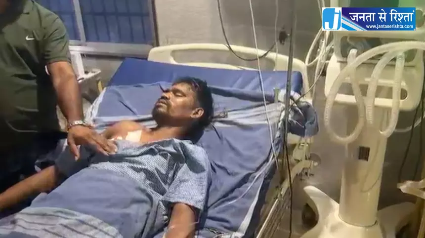 रायपुर : शराब के पैसे नहीं देने पर युवक पर चाकू से हमला, हालत गंभीर रायपुर : शराब के पैसे नहीं देने पर युवक पर चाकू से हमला, हालत गंभीर
