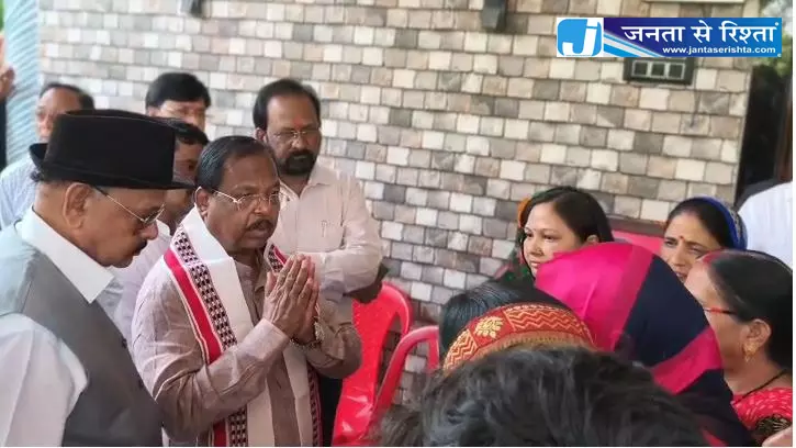 नौगई हत्याकांड के पीड़ित परिवार से मंत्री रामविचार नेताम ने की मुलाकात नौगई हत्याकांड के पीड़ित परिवार से मंत्री रामविचार नेताम ने की मुलाकात