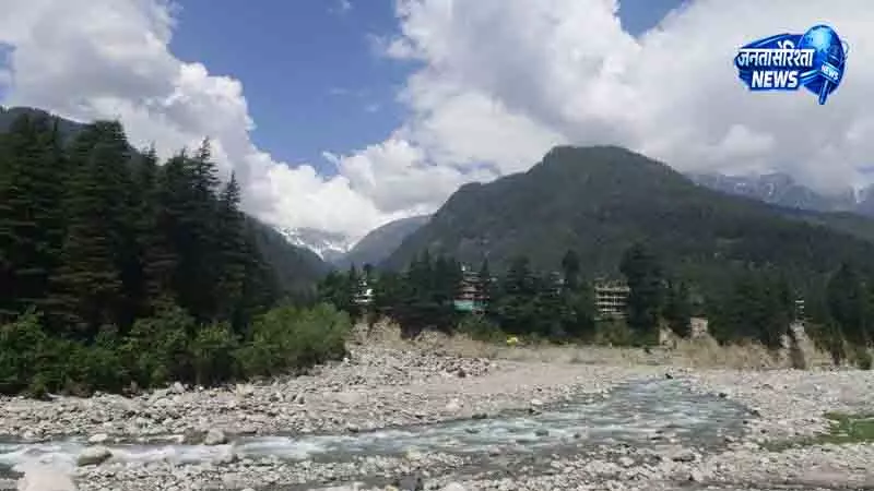 कचरा बढ़ने से Manali की सुंदरता पर असर कचरा बढ़ने से Manali की सुंदरता पर असर