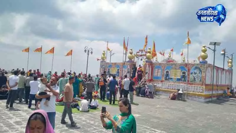 Shimla रोमांचक रास्तों वाली शिकारी देवी यात्रा आकर्षण Shimla रोमांचक रास्तों वाली शिकारी देवी यात्रा आकर्षण