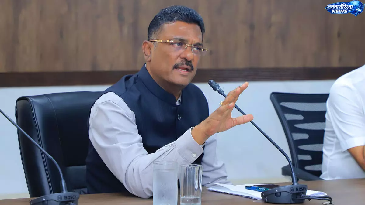 Shiv Sena में राजनीतिक हलचल तेज, प्रताप सरनाईक का बड़ा दावा Shiv Sena में राजनीतिक हलचल तेज, प्रताप सरनाईक का बड़ा दावा