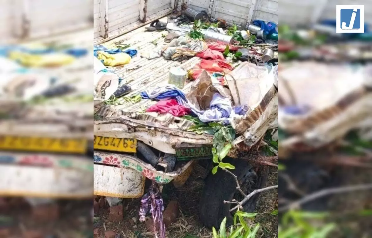 हाईवे पर पिकअप और ट्रक में टक्कर; पांच की मौत, 20 घायल हाईवे पर पिकअप और ट्रक में टक्कर; पांच की मौत, 20 घायल