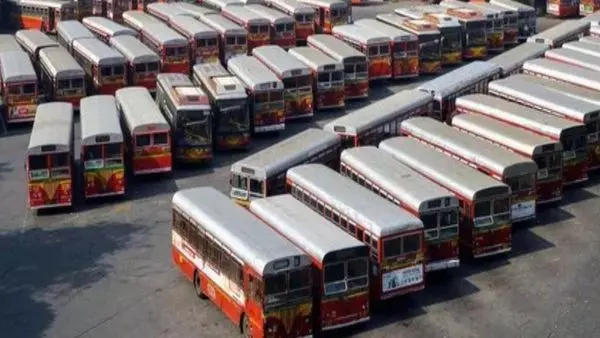 Mumbai: बेस्ट कर्मचारियों के समर्थन में बीएमसी कर्मियों ने दिखाई एकजुटता Mumbai: बेस्ट कर्मचारियों के समर्थन में बीएमसी कर्मियों ने दिखाई एकजुटता