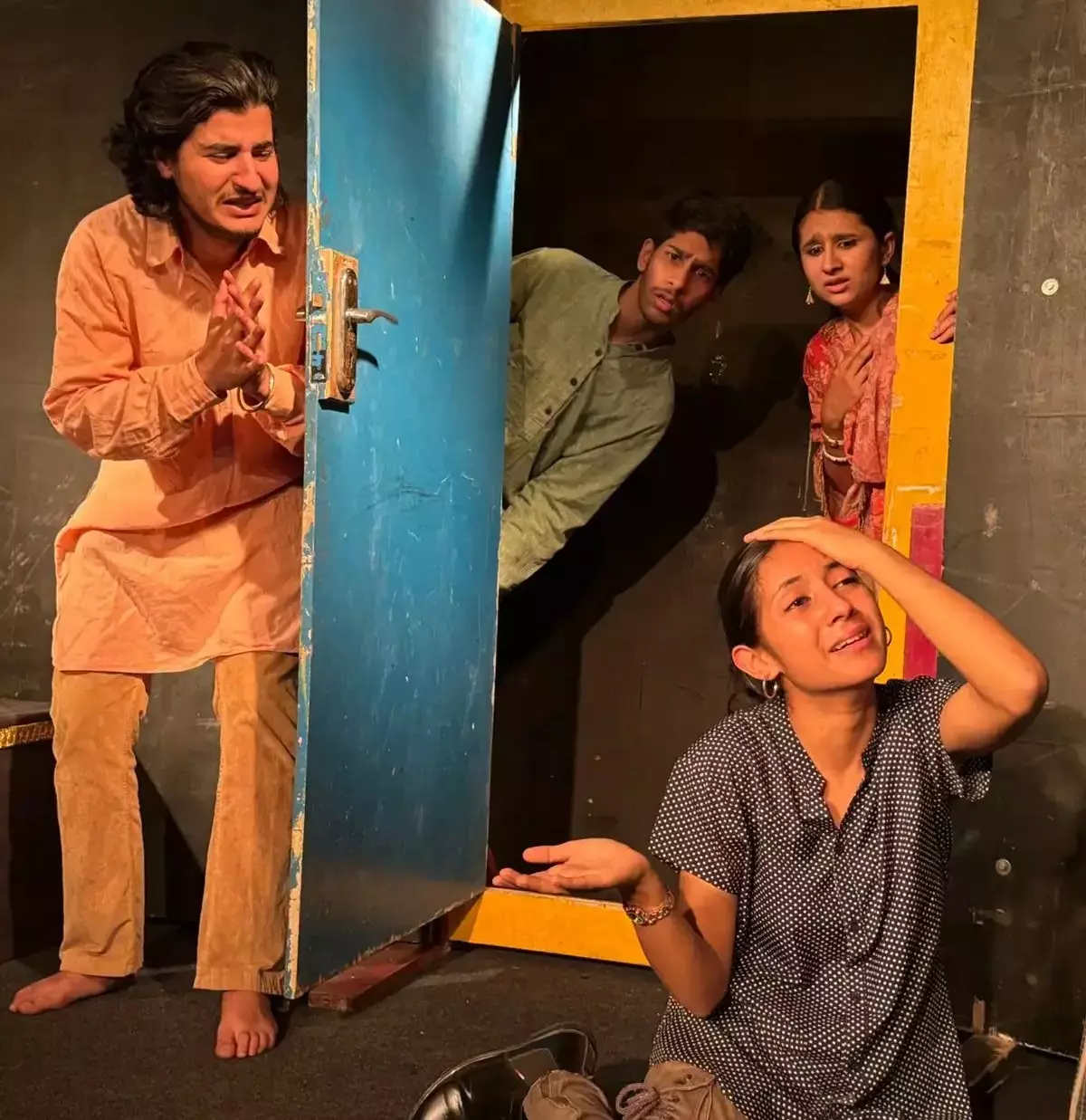 Jammu: नटरंग संडे थिएटर में हास्य का तड़का, ‘चोर’ को मिली सराहना Jammu: नटरंग संडे थिएटर में हास्य का तड़का, ‘चोर’ को मिली सराहना