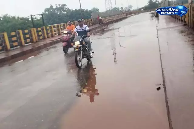 नोवामुंडी: कहीं राहत, कहीं मुश्किलें बढ़ीं नोवामुंडी: कहीं राहत, कहीं मुश्किलें बढ़ीं