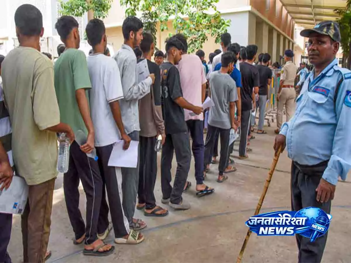 NEET-UG में बिहार में सॉल्वर गैंग का भंडाफोड़, 30 लोग गिरफ्तार NEET-UG में बिहार में सॉल्वर गैंग का भंडाफोड़, 30 लोग गिरफ्तार