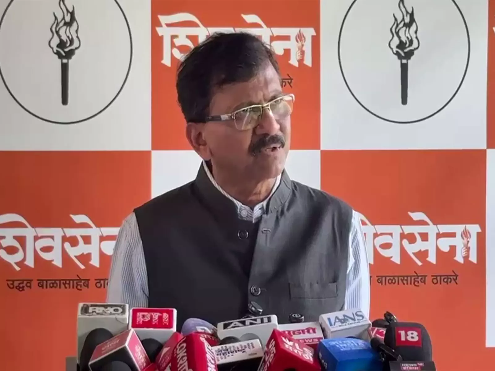 शिवसेना विभाजन पर बोले संजय राउत, कहा—Maharashtra को तोड़ने जैसा कदम शिवसेना विभाजन पर बोले संजय राउत, कहा—Maharashtra को तोड़ने जैसा कदम