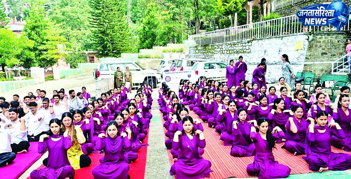 एलआर बीएड कालेज में योग दिवस पर स्वास्थ्य-सकारात्मकता का संदेश