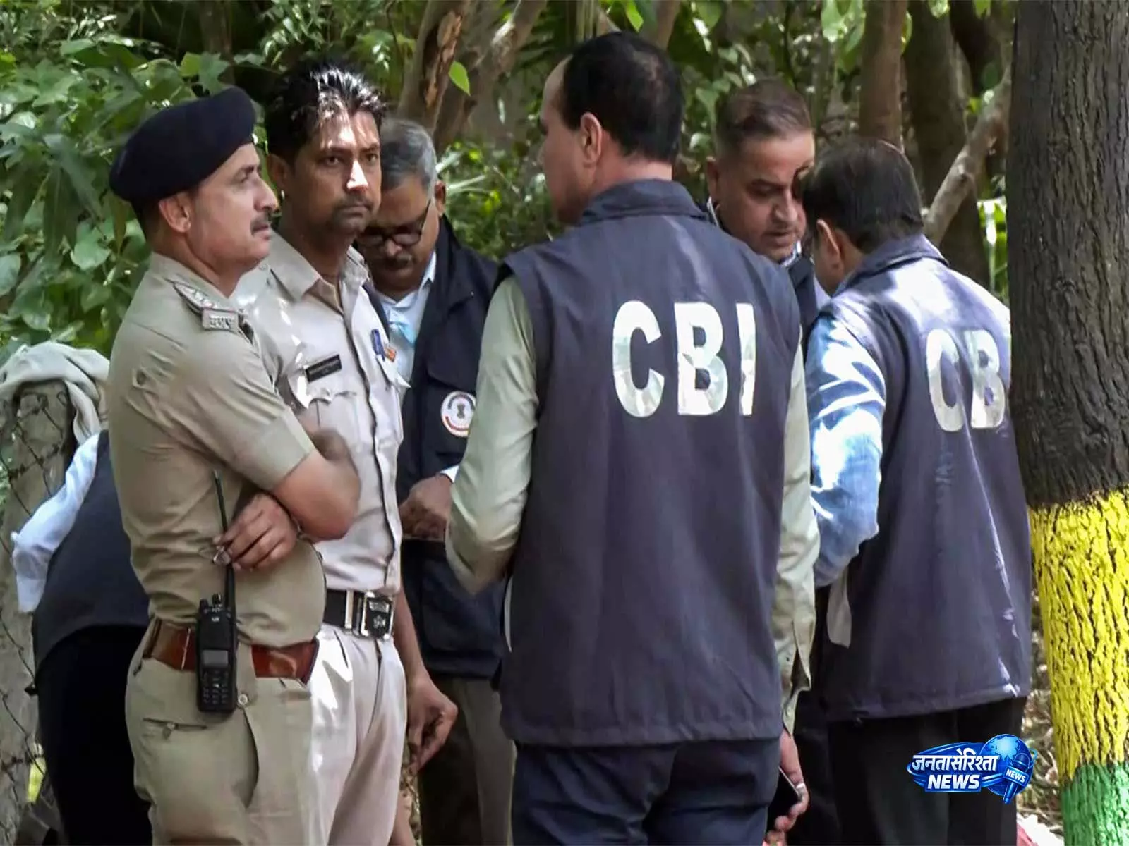 CBI ने धनबाद बैंक धोखाधड़ी मामले में दो घोषित अपराधियों को पकड़ा CBI ने धनबाद बैंक धोखाधड़ी मामले में दो घोषित अपराधियों को पकड़ा