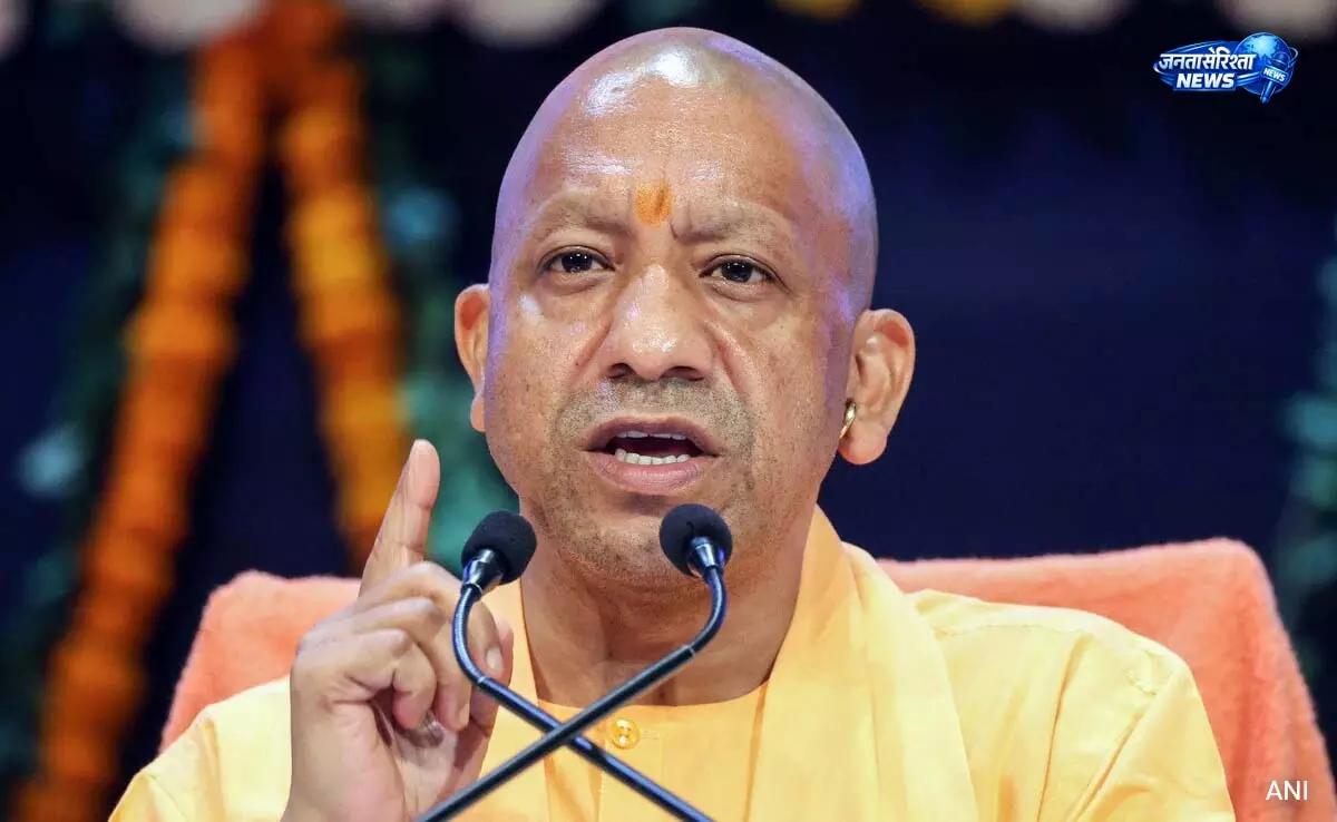 सरकारी दफ्तरों के चक्कर खत्म: Yogi Adityanath सरकारी दफ्तरों के चक्कर खत्म: Yogi Adityanath