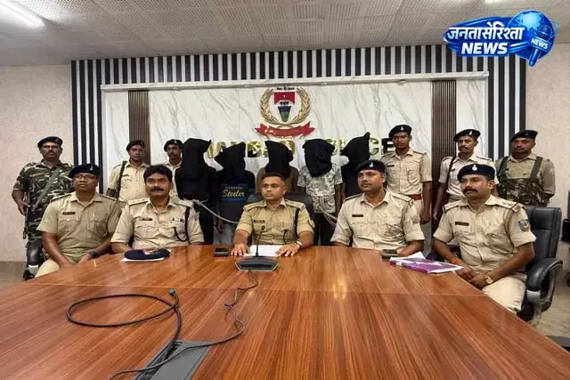 Dhanbad: 13 चोरी की बाइक्स बरामद, 5 गिरफ्तार Dhanbad: 13 चोरी की बाइक्स बरामद, 5 गिरफ्तार