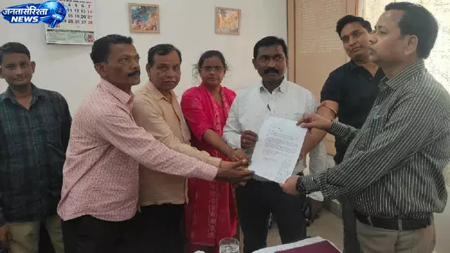 झारखंड में MNREGA रोजगार सेवकों की तीन माह पुरानी हड़ताल समाप्त, काम पर लौटे कर्मचारी झारखंड में MNREGA रोजगार सेवकों की तीन माह पुरानी हड़ताल समाप्त, काम पर लौटे कर्मचारी